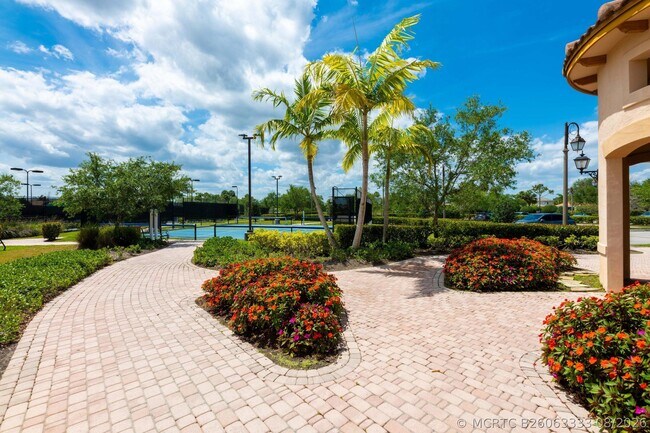 Building Photo - 518 Carrara Ct