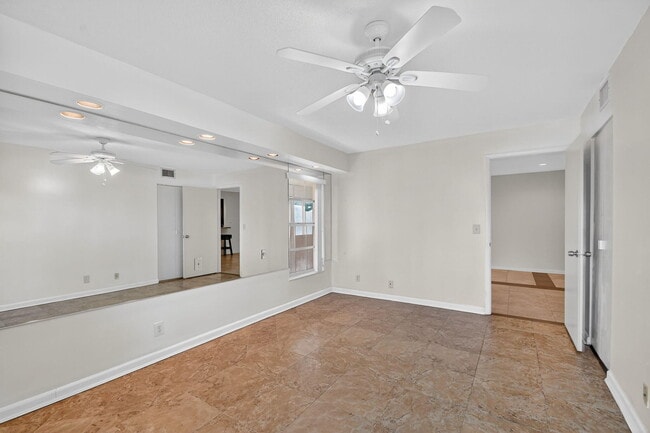 Building Photo - 374 Bennington Ln