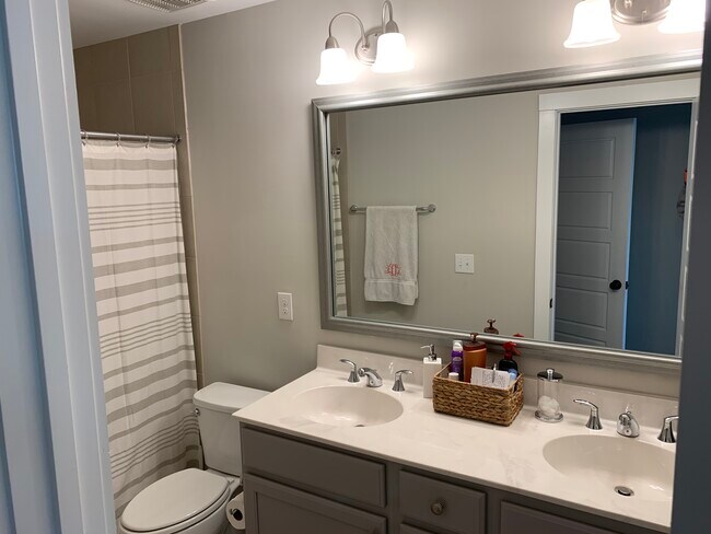 Top Floor Full Bathroom 1 - 2801 Stone Rock Dr
