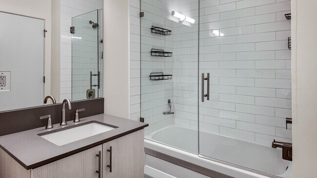 Building Photo - Modern 2BR Apartment in Prime Queen Anne Location