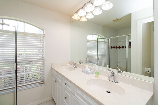 Building Photo - ** 4 BED-3 BATH PRIVATE SINGLE FAMILY POOL...