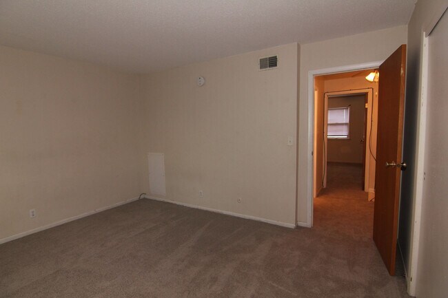 Building Photo - 1802 21st Ave Pl