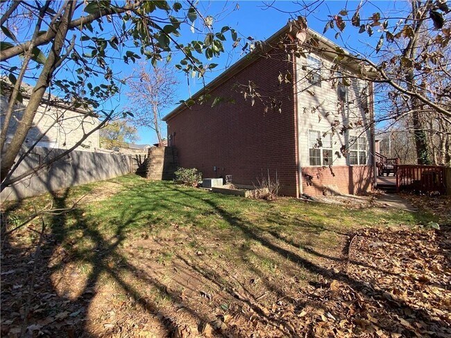 Building Photo - 1806 NW Mustang Ave