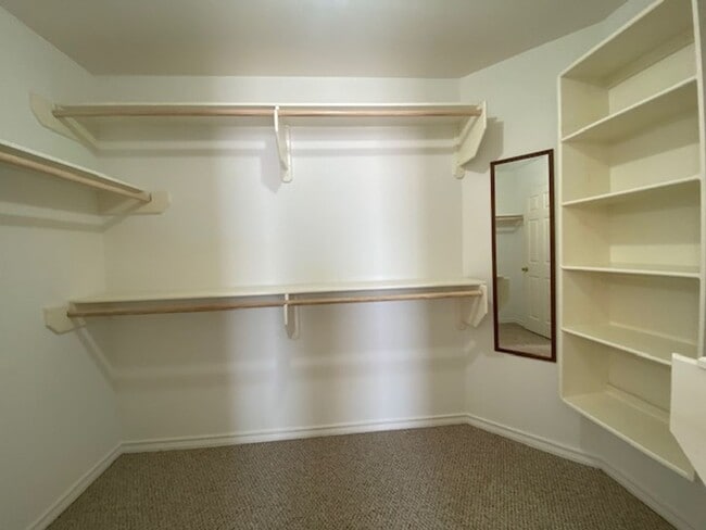 Building Photo - AFFORDABLE ISLAND LIVING!