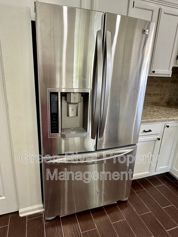 Building Photo - 3288 Deerfield Pointe Dr