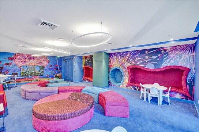 Building Photo - 21150 Point Pl