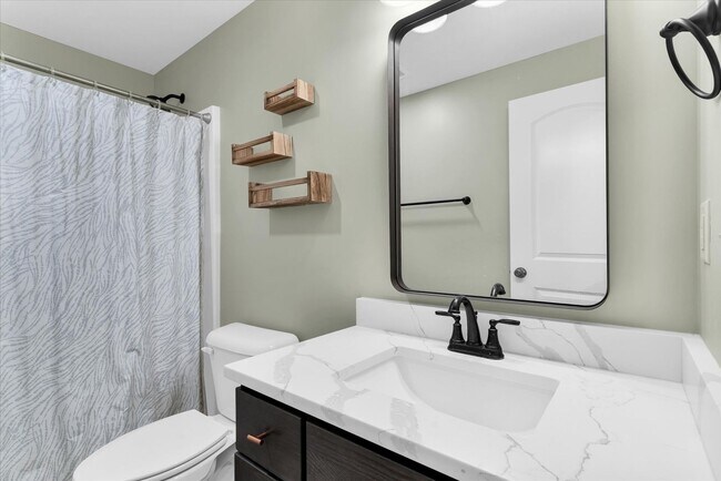 Building Photo - 2 story 4 bedroom 3.5 bath