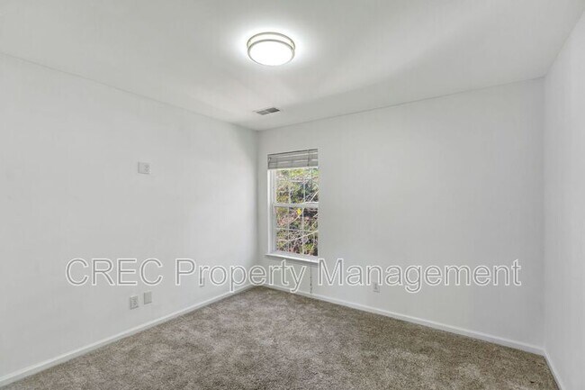 Building Photo - 9176 Maple Grove Dr