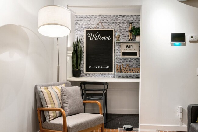 Building Photo - 221 Vine St