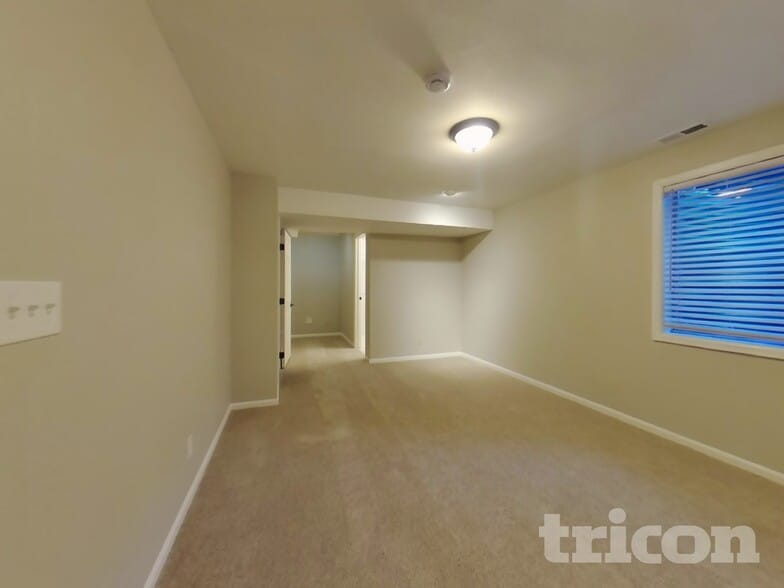 Building Photo - 5740 S Jellison St