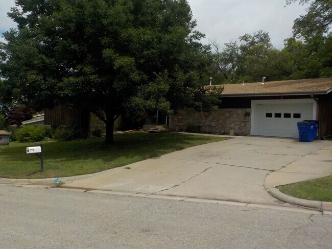 Building Photo - 101 S Bunker Hill Dr