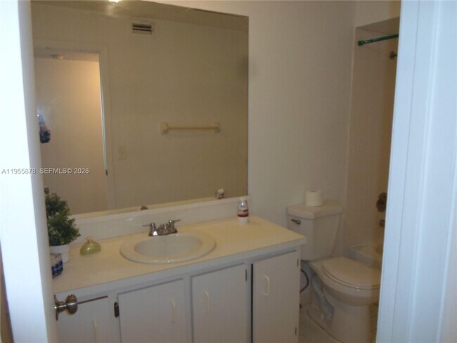 Building Photo - 20760 NE 4th Ct