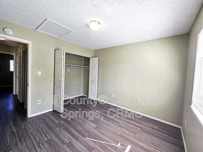 Building Photo - 1010 Mazatlan Cir