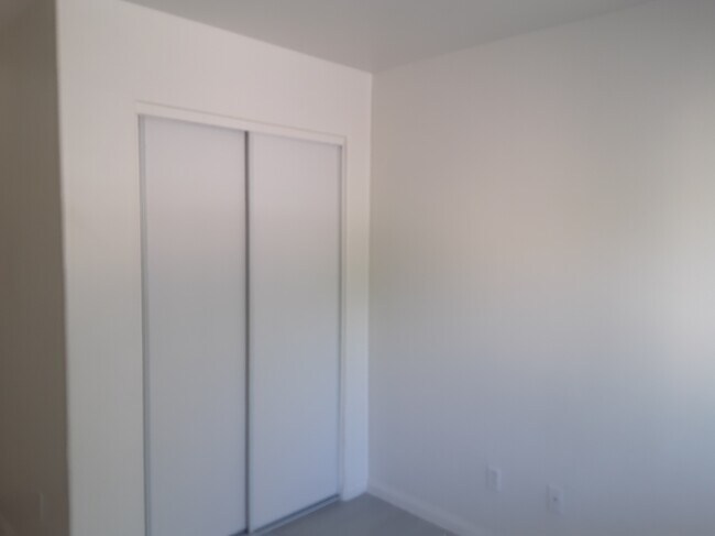 Building Photo - 5195 Shreve Ave