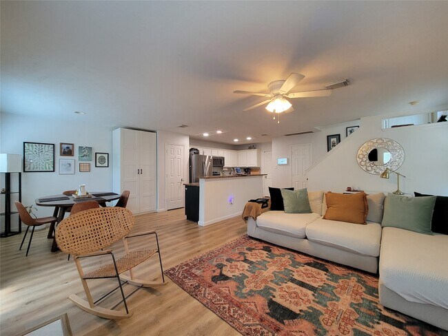 Building Photo - 42 Wineberry Pl