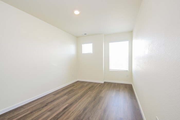 Building Photo - 13520 Oneida Ln