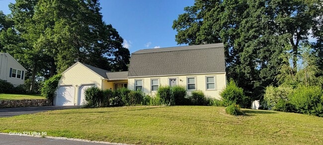 Building Photo - Single-Family Home in South Nashua