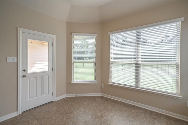 Building Photo - 99 West Wading Pond Circle