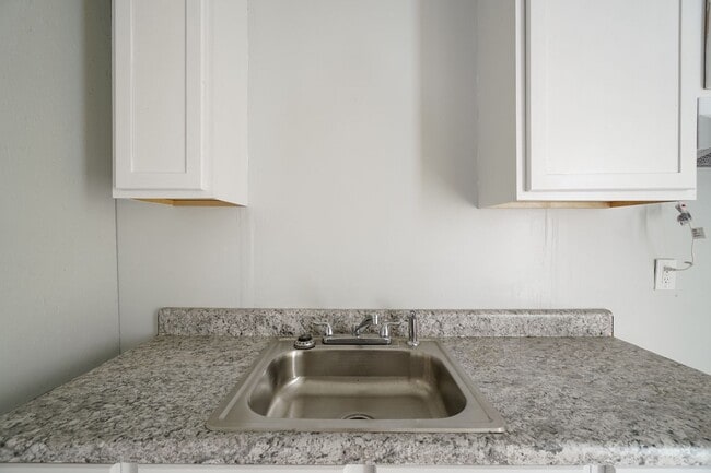 Building Photo - 3 Bed 1 Bath in Del City!