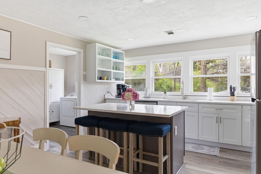 Building Photo - 5357 Sycamore Rd