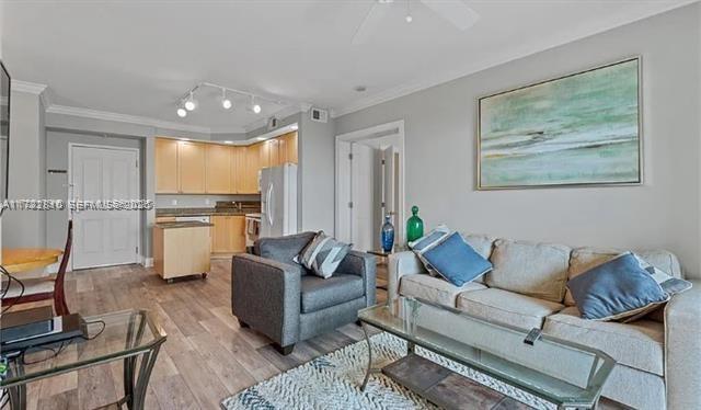 Building Photo - 2825 Palm Beach Blvd