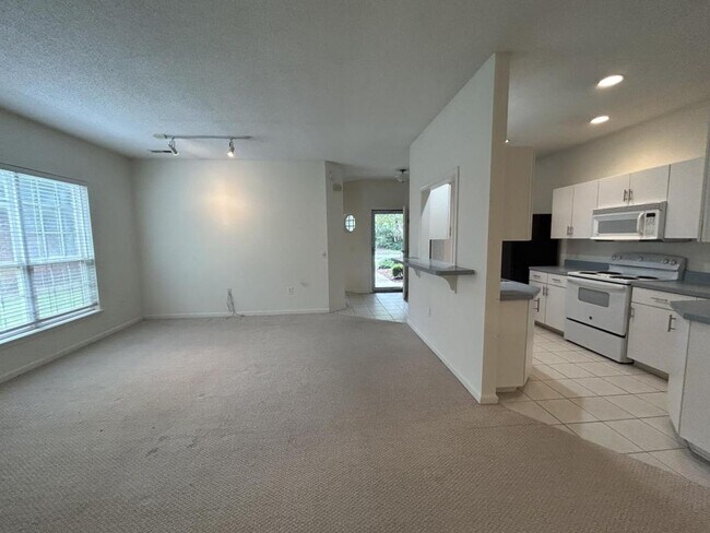 Building Photo - 1600 Sturdivant Dr