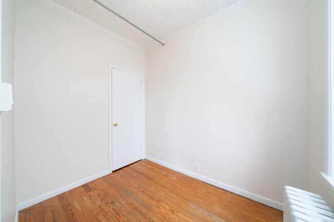 Building Photo - 313 18th St