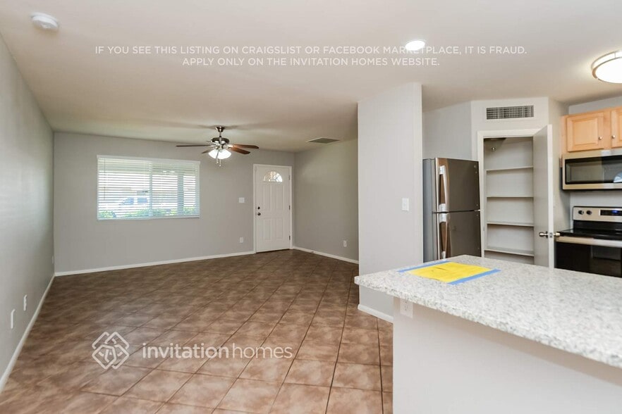 Building Photo - 3819 W Columbine Dr