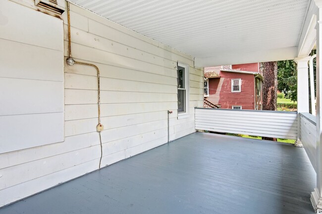 Building Photo - Coming Soon - Charming 3 Bedroom, 1 Bath S...