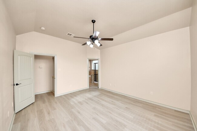 Building Photo - 2414 Argos Dr