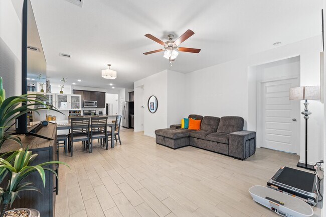 Building Photo - 23026 Undertaken Path