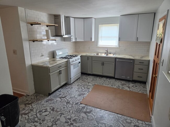 Building Photo - 3 Bedroom Single Family Home