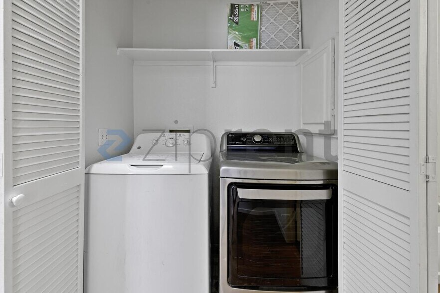 Building Photo - Unit 120