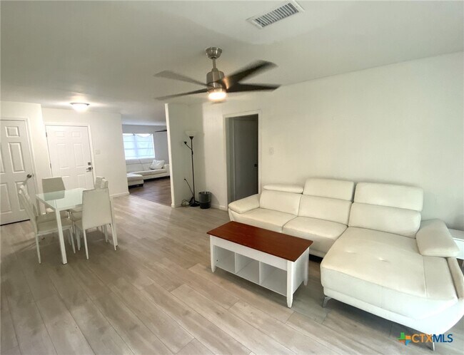 Building Photo - 2701 W Scott Blvd