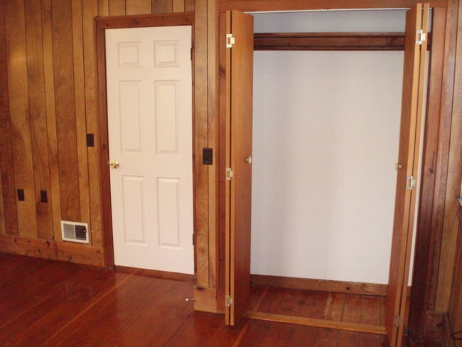 Building Photo - 700 Lindley St