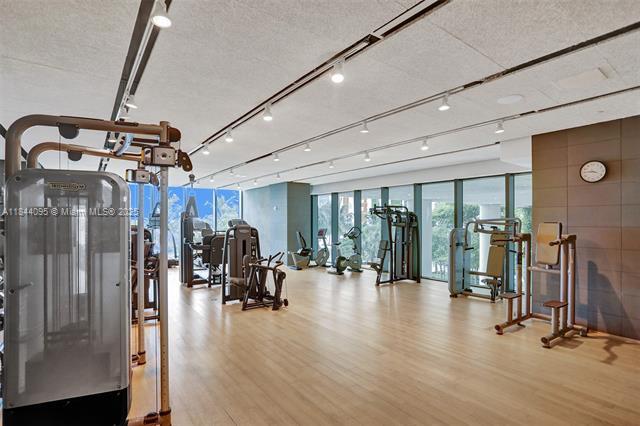 Building Photo - 460 NE 28th St