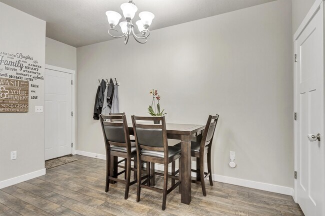 Building Photo - 1109 Emerald Pools Ln