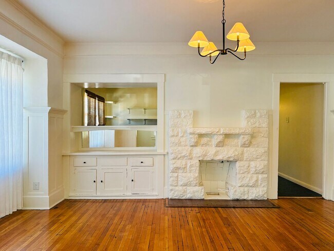 Building Photo - 2130 W 29th Pl