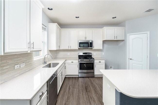 Building Photo - 720 Bonnet Blvd