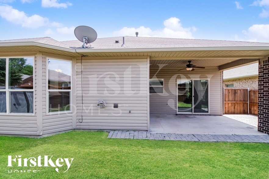 Building Photo - 1100 Nora Ln