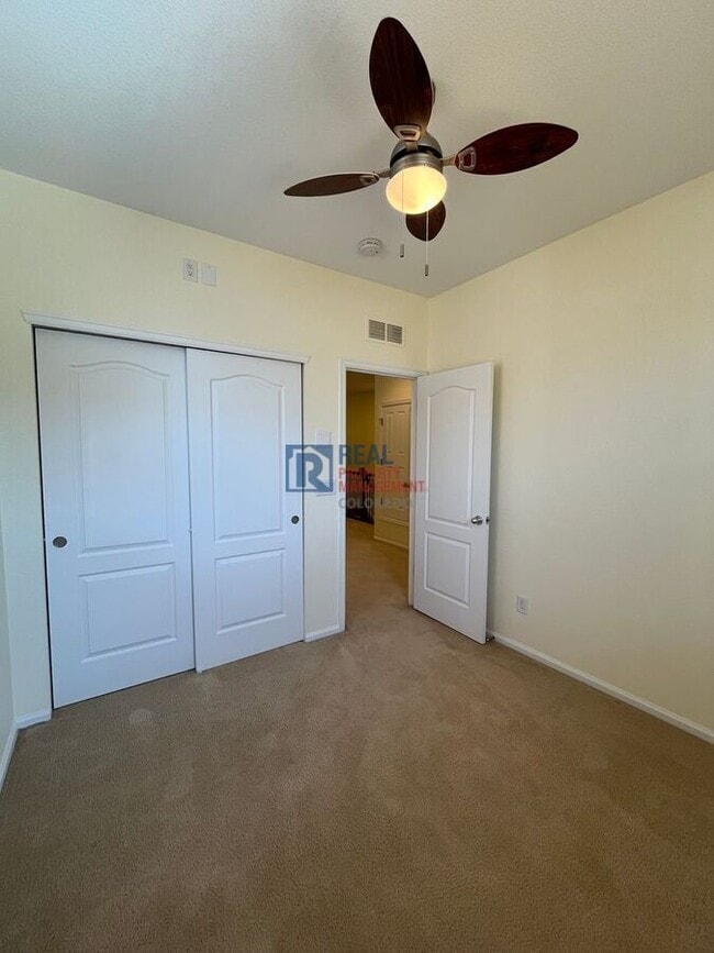 Building Photo - 13583 E Longview Ave