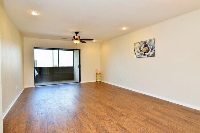 Building Photo - 3025 Walnut Bend Ln