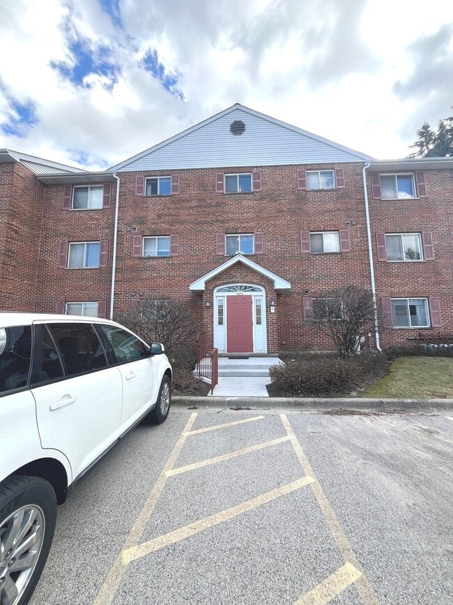 Building Photo - 7875 N Caldwell Ave