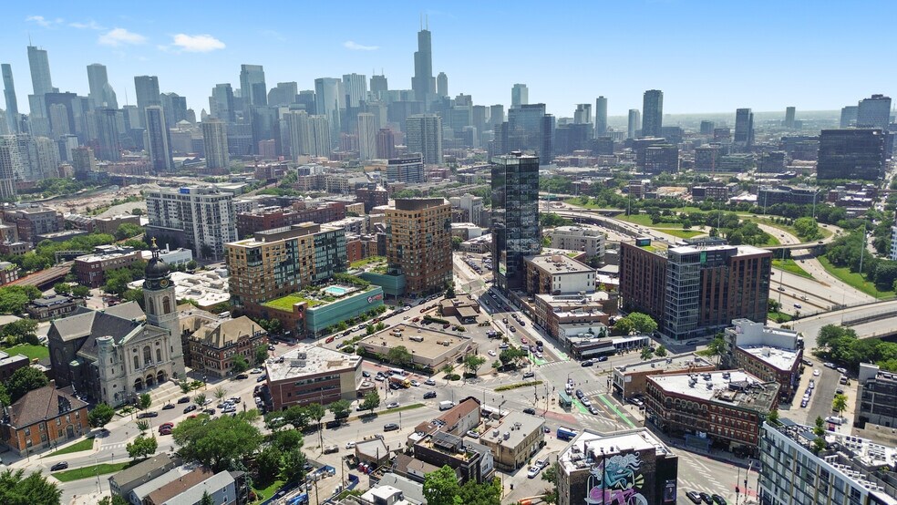 Building Photo - 1058 W Chicago Ave