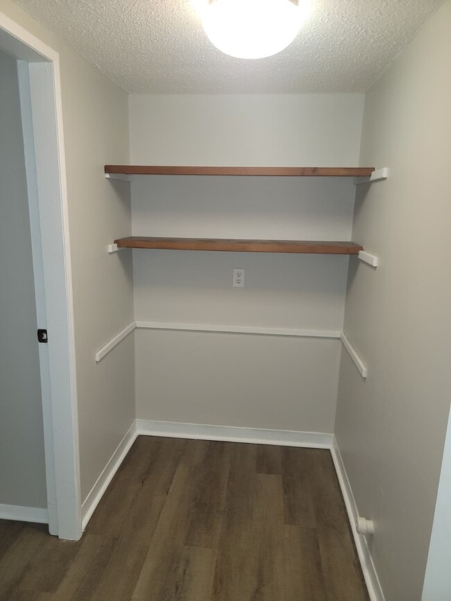 Building Photo - 2610 Demaret Dr