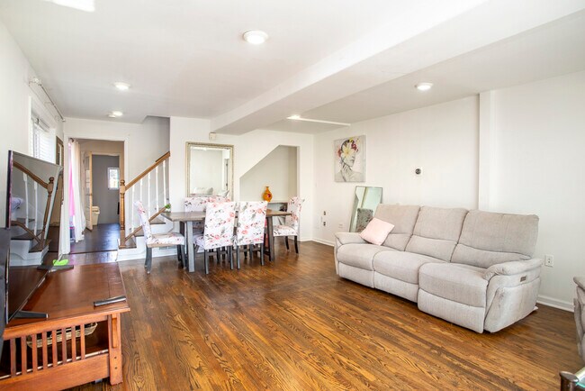 Building Photo - 5210 W 54th St