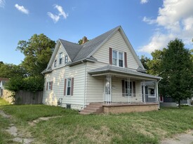 Building Photo - 1026 W Grove St