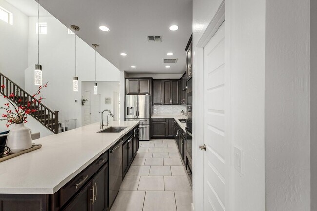 Building Photo - 6759 N 128th Dr