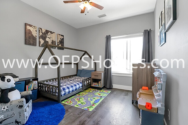 Building Photo - 712 Cypress Dr