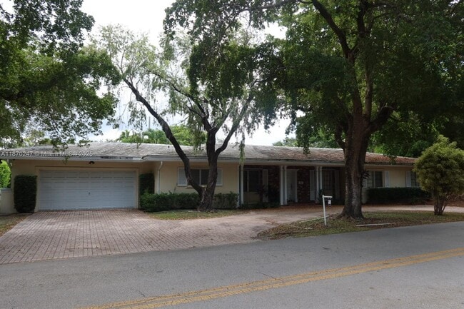 Primary Photo - 189 Edgewater Dr